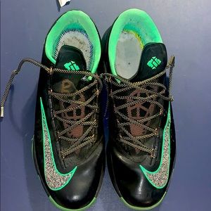 Nike KD low basketball shoe